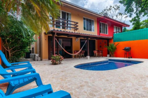 Отель Nicely priced duplex in Surfside with private pool and AC in every room  Потреро